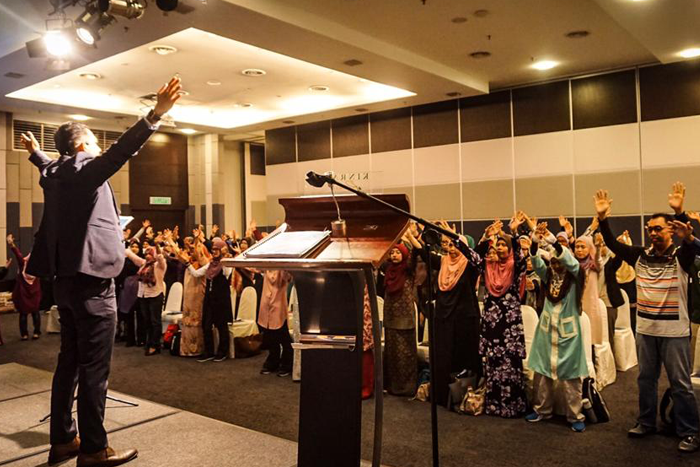Dr rizal atas pentas